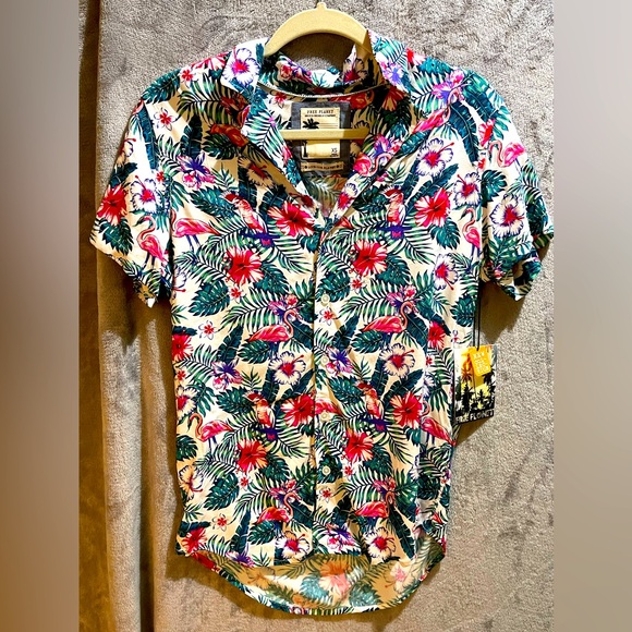 Free Planet Other - Free Planet Men Hawaiian Button Front Shirt. Size XS